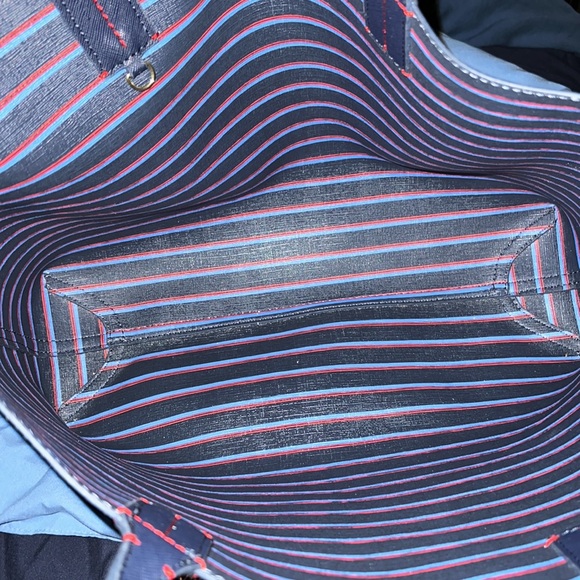 Tommy Hilfiger bag - Picture 2 of 3